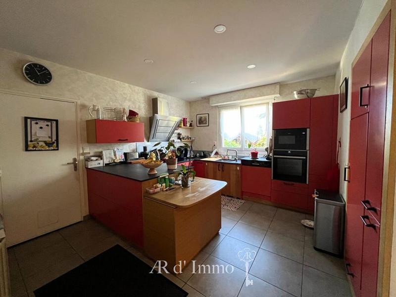 Propriété - 230 m² - 10 pièces