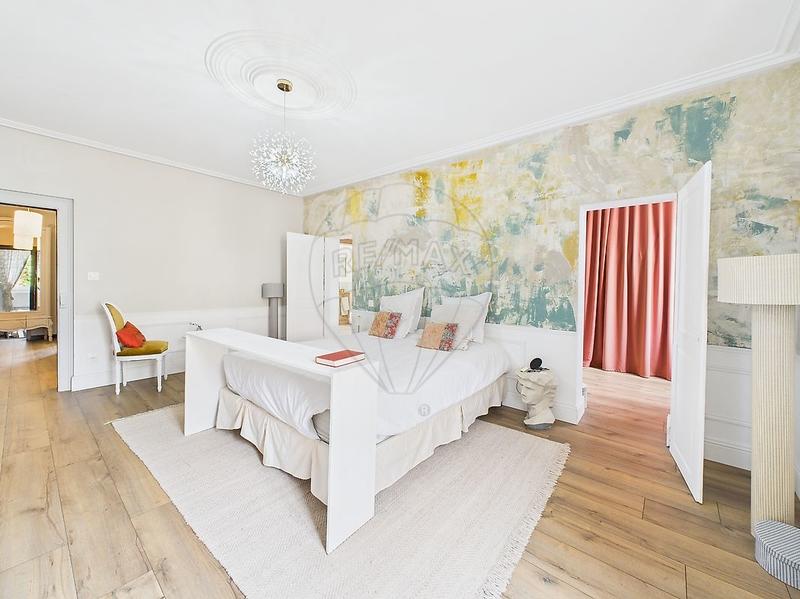 Maison - 270 m² - 7 pièces