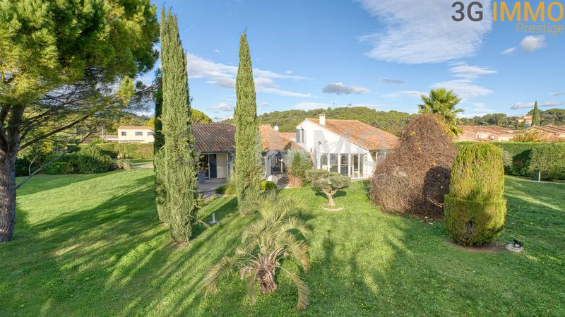 Villa - 209 m² - 8 pièces