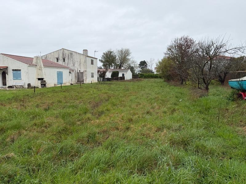 Terrain constructible - 930 m²