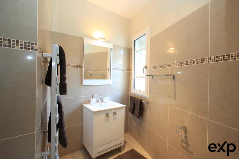 Maison - 615 m² - 16 pièces