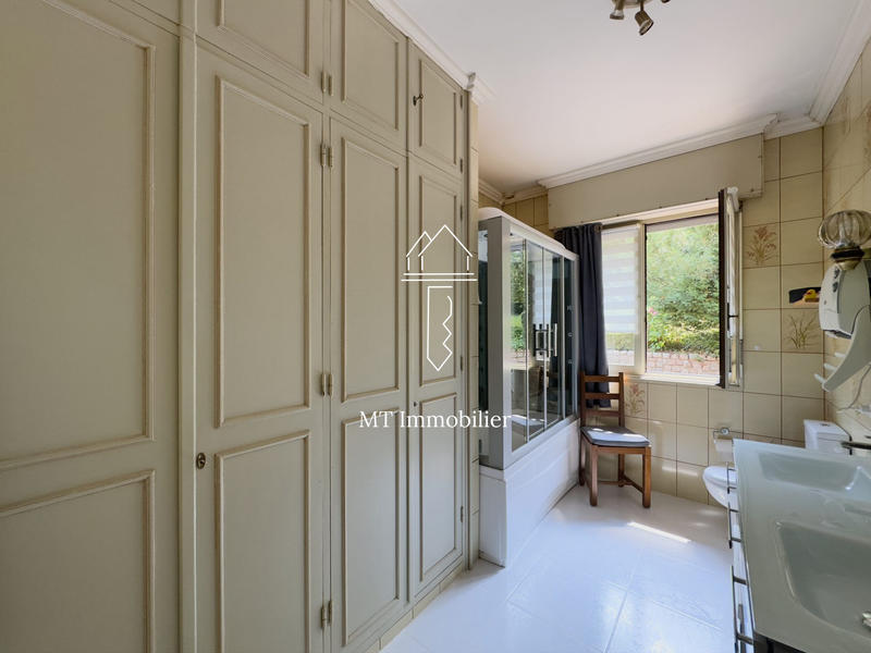 Villa - 223 m² - 6 pièces