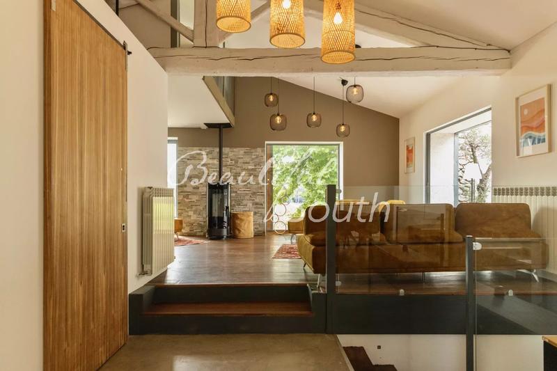 Mas - 403 m² - 8 pièces