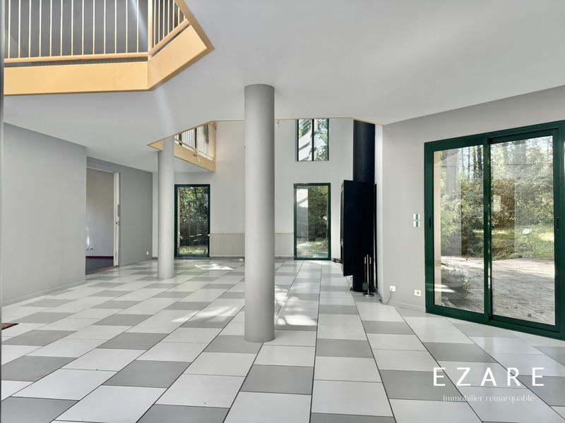 Maison - 256 m² - 8 pièces