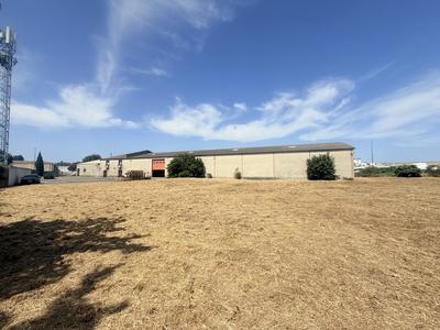 Local d'activités - 1 205 m²