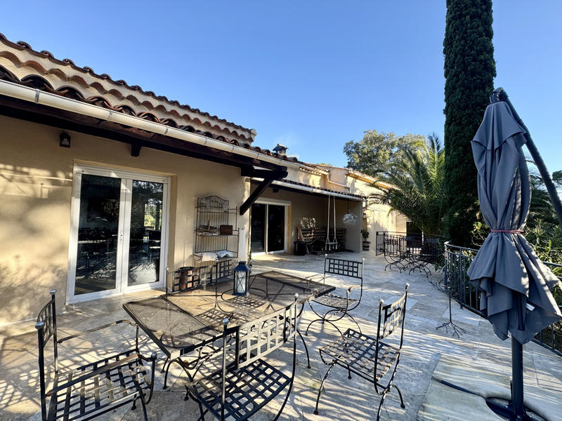 Villa - 243 m² - 7 pièces