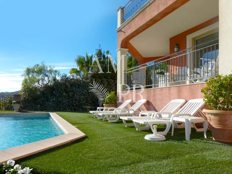 Villa - 220 m² - 8 pièces