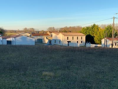 Terrain constructible - 3 083 m²