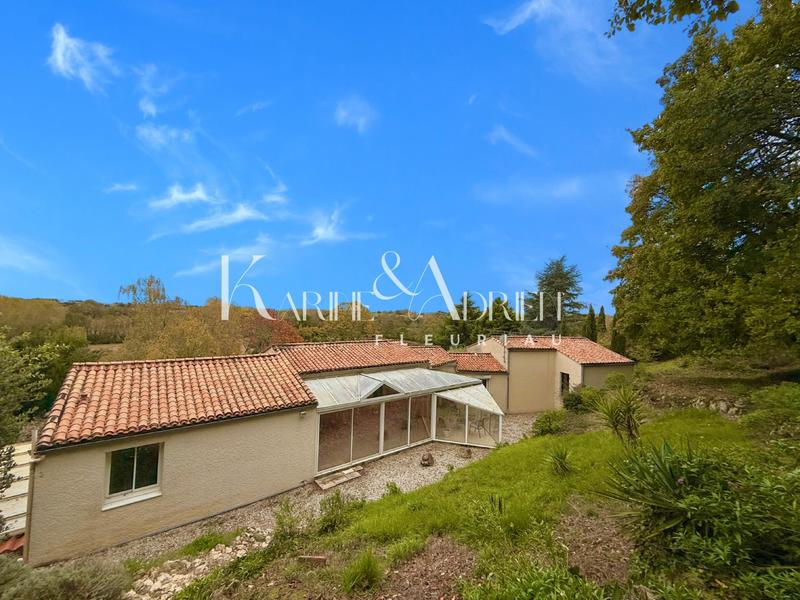 Maison - 290 m² - 10 pièces