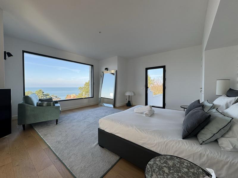 Maison contemporaine - 417 m² - 10 pièces