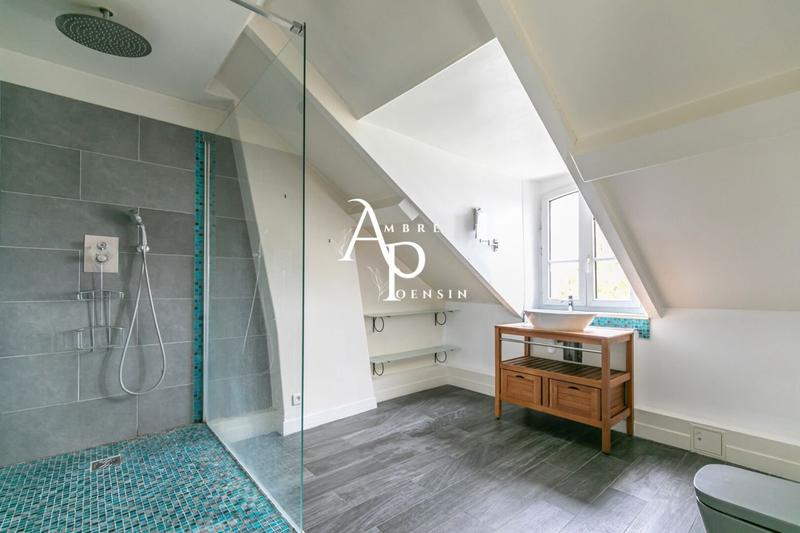 Maison - 247 m² - 10 pièces