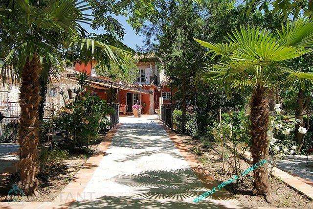 Bastide - 610 m² - 25 pièces