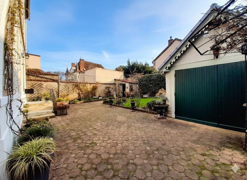 Maison - 163 m² - 5 pièces