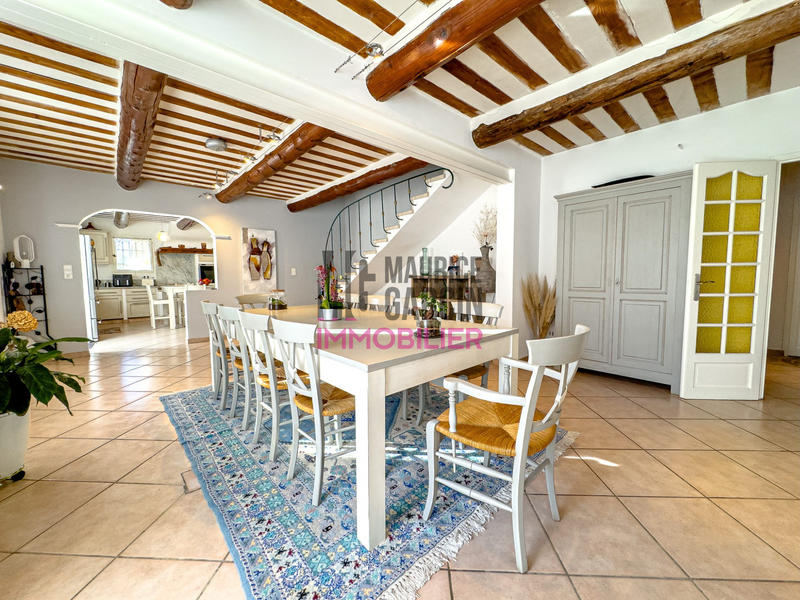 Maison traditionnelle - 260 m² - 7 pièces