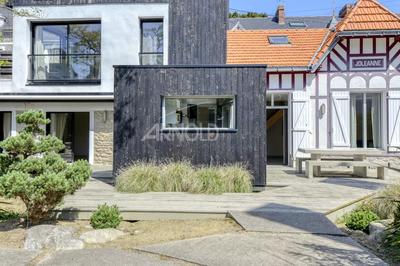 Maison - 200 m² - 8 pièces