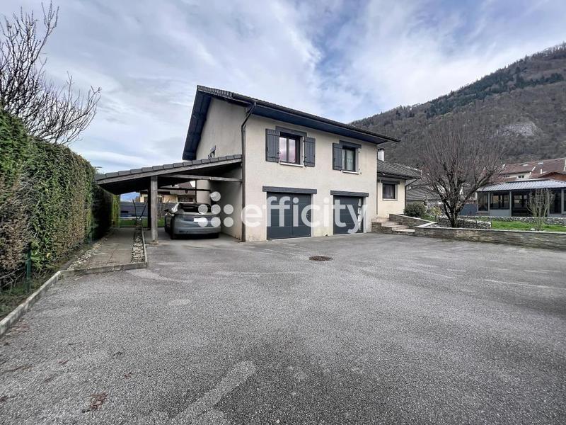 Maison - 180 m² - 5 pièces