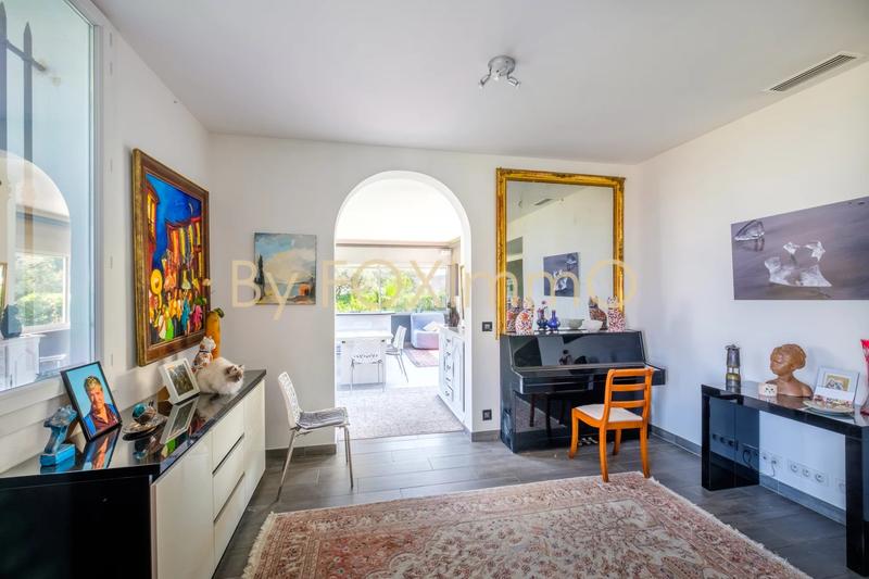 Maison - 230 m² - 8 pièces