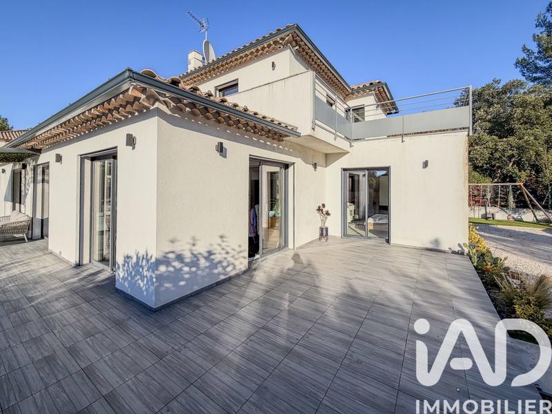 Maison - 285 m² - 10 pièces