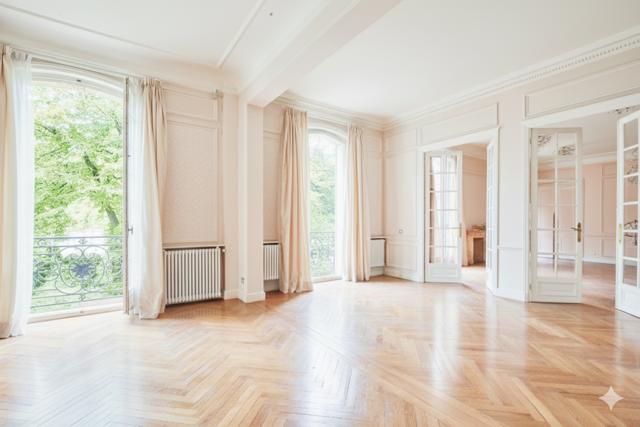 Appartement - 296 m² - 8 pièces