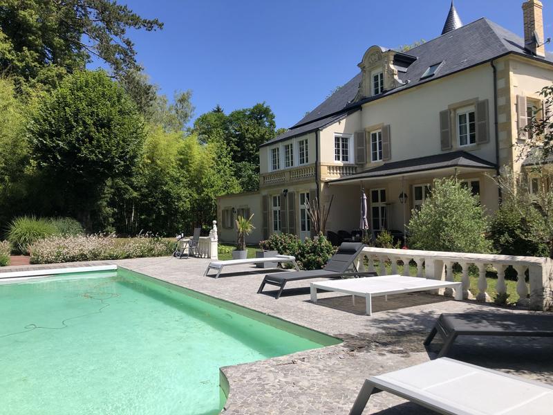 Manoir - 370 m² - 7 pièces