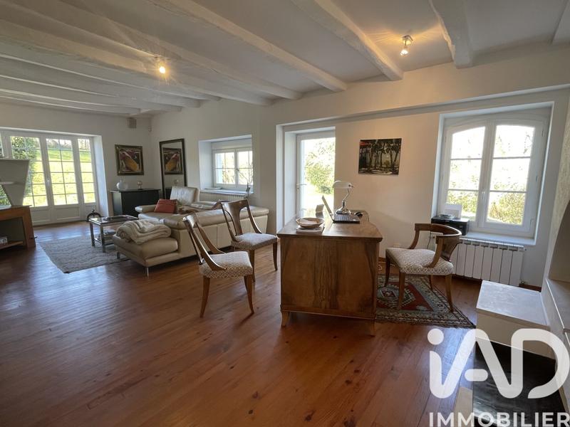 Maison - 221 m² - 8 pièces