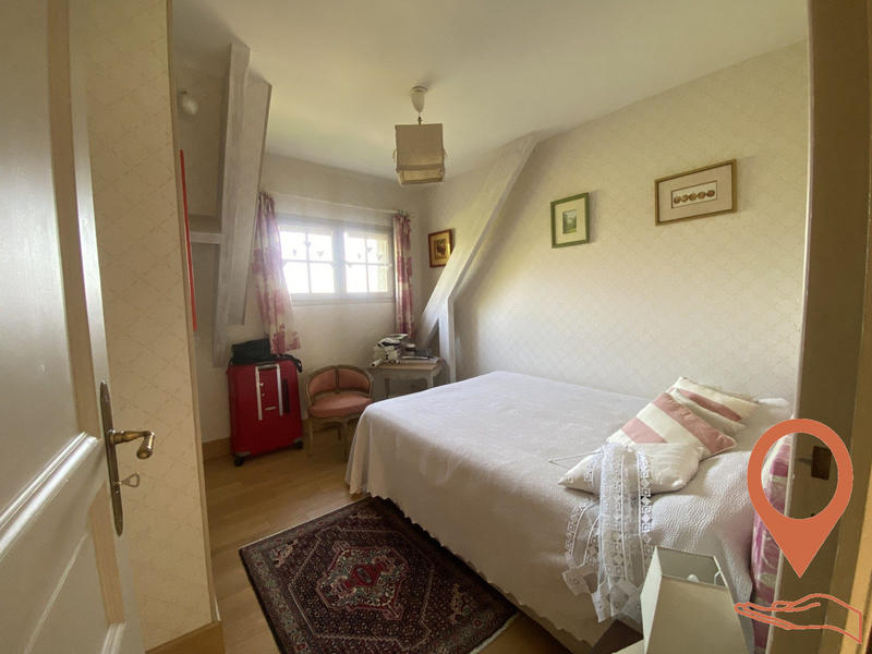 Maison - 212 m² - 9 pièces