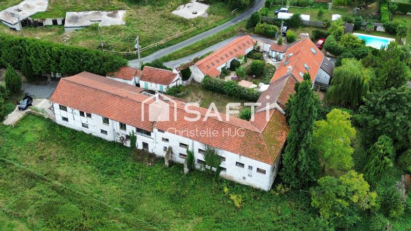 Maison - 1 200 m² - 35 pièces