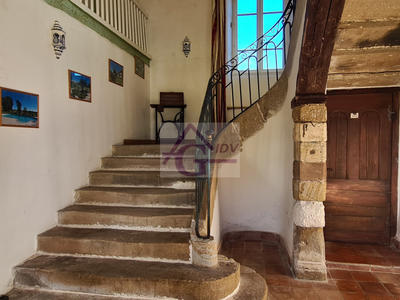 Maison - 1 048 m² - 29 pièces