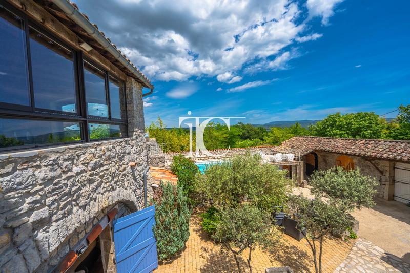 Maison - 354 m² - 14 pièces