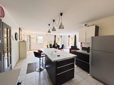 Maison - 137 m² - 6 pièces