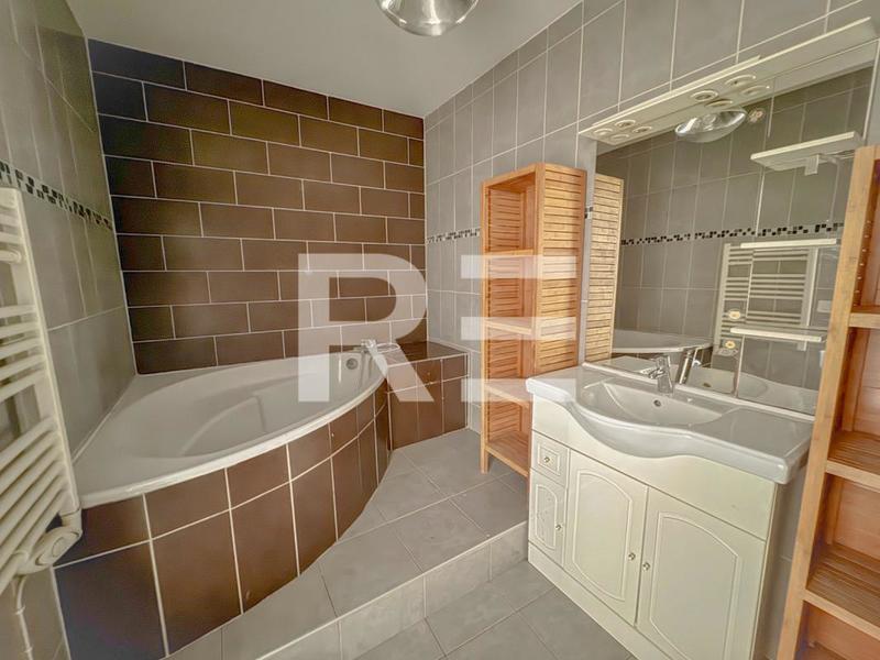 Appartement - 102 m² - 4 pièces