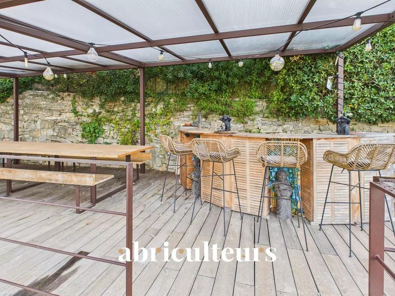 Maison - 227 m² - 7 pièces