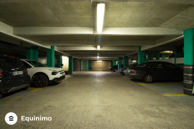 Parking / Garage