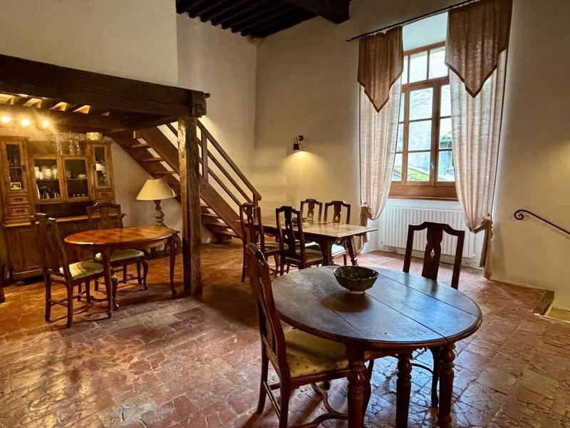 Maison - 394 m² - 9 pièces