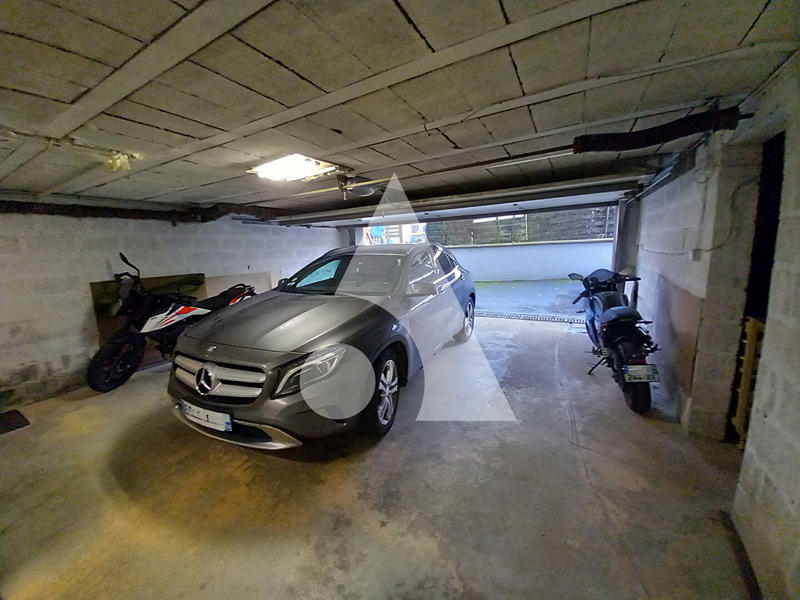 Maison - 258 m² - 11 pièces