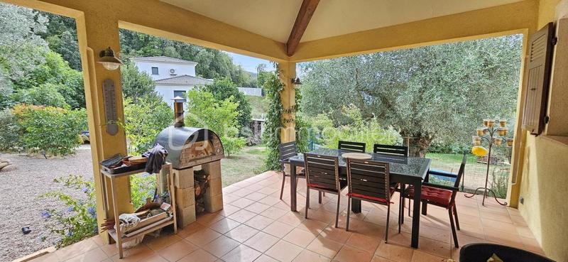 Maison - 246 m² - 9 pièces