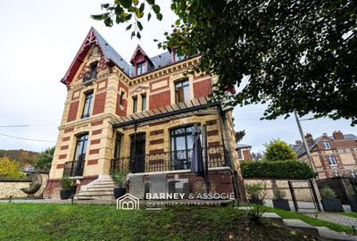 Maison - 226 m² - 8 pièces