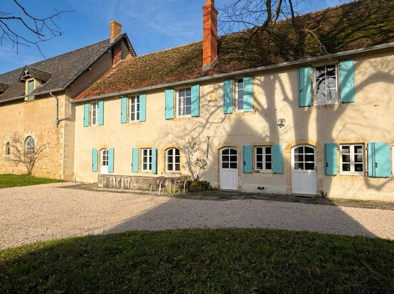 Demeure - 254 m² - 8 pièces