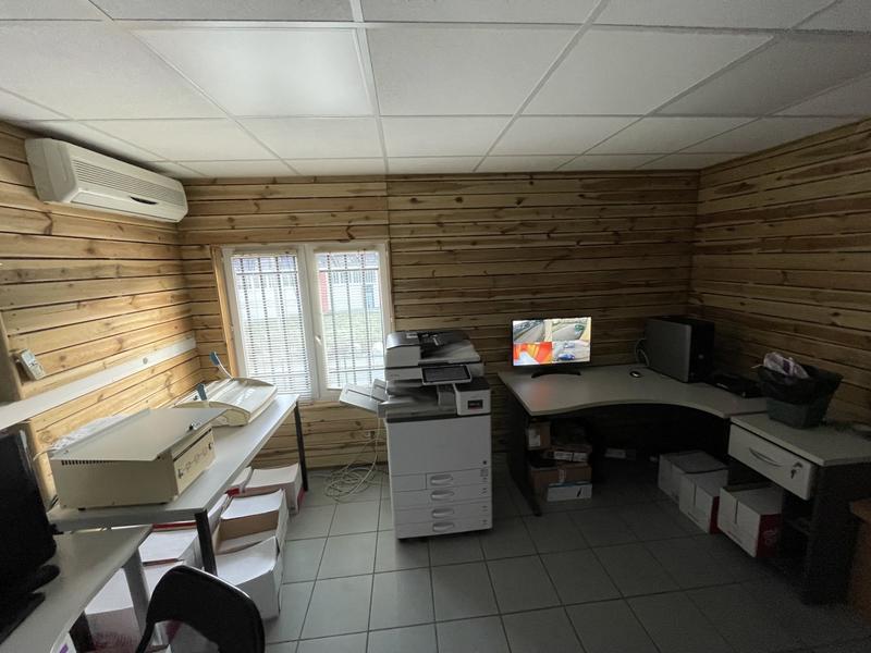 Local d'activités - 670 m²