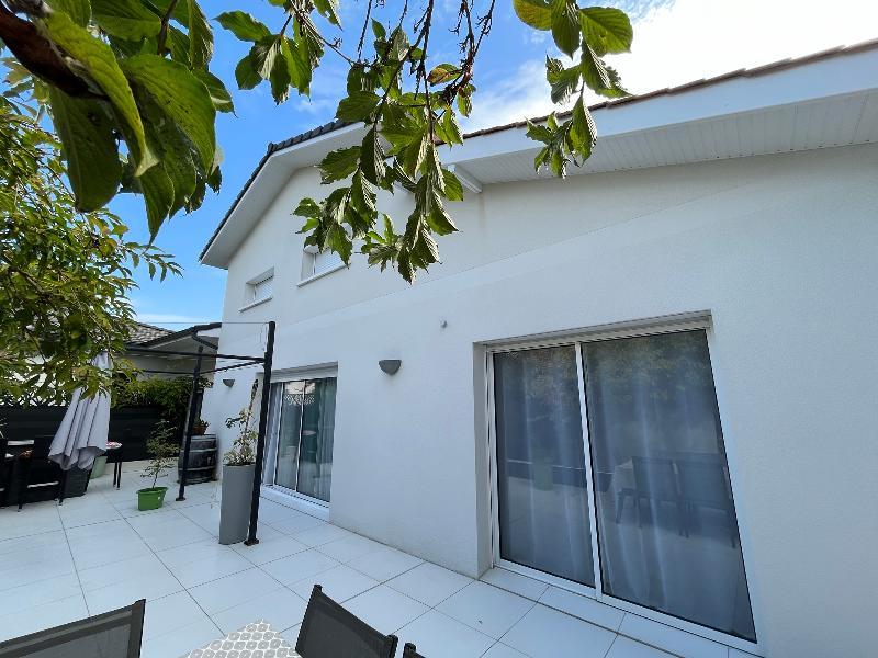 Appartement - 100 m² - 4 pièces