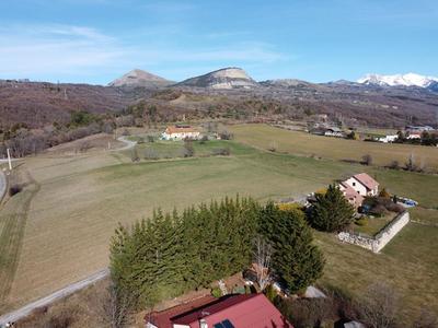 Terrain constructible - 593 m²