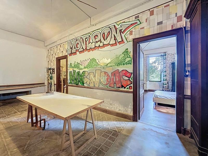 Maison - 260 m² - 9 pièces