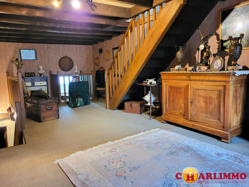 Maison traditionnelle - 192 m² - 6 pièces