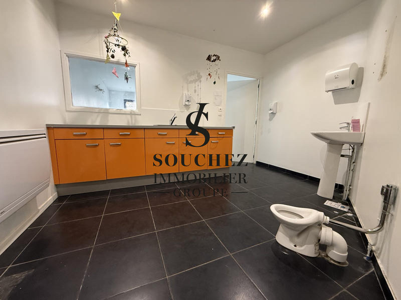 Local d'activités - 128 m² - 6 pièces