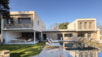 Maison contemporaine - 304 m² - 6 pièces