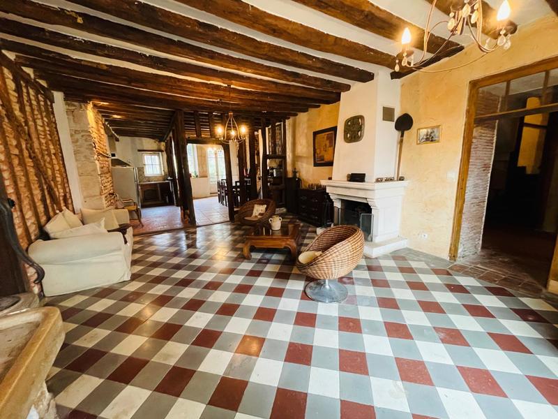 Maison - 305 m² - 12 pièces