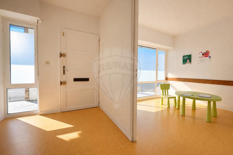 Local commercial - 85 m² - 4 pièces