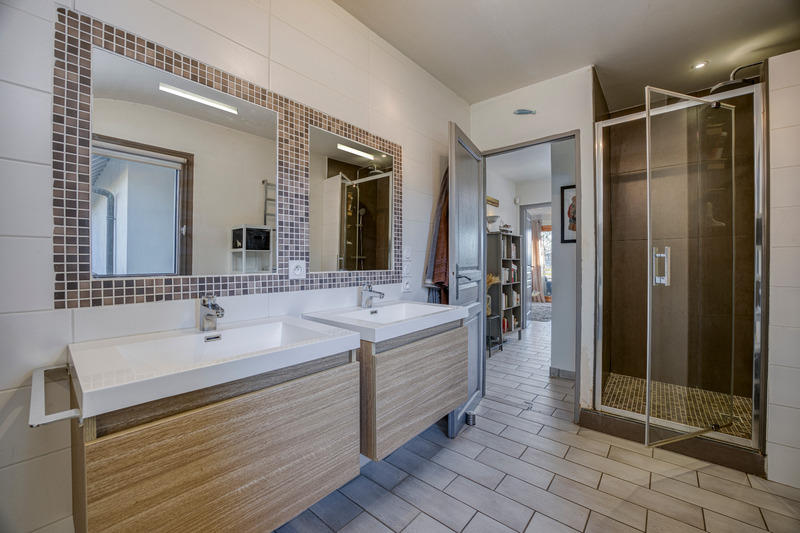 Maison - 261 m² - 10 pièces