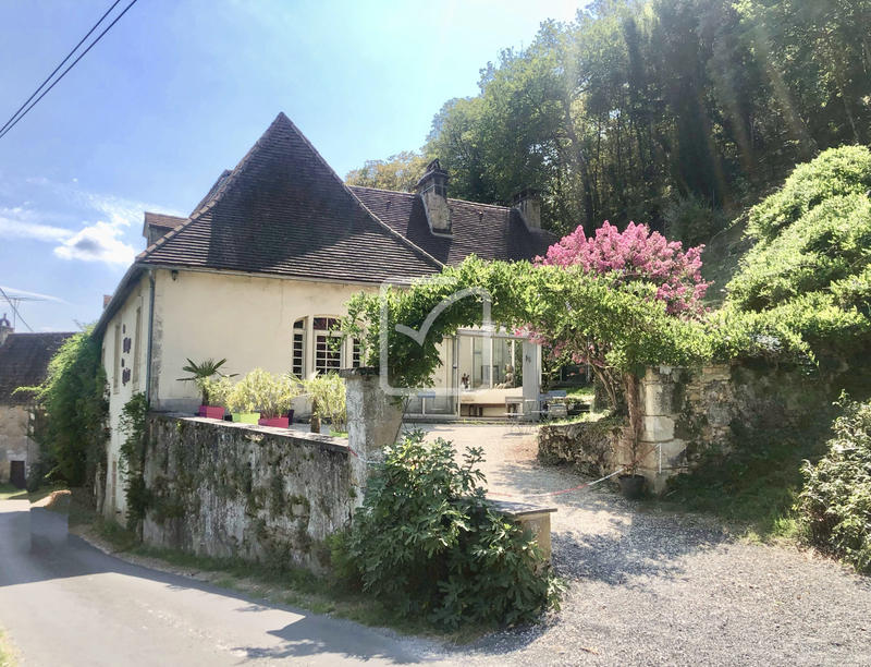 Maison - 330 m² - 12 pièces