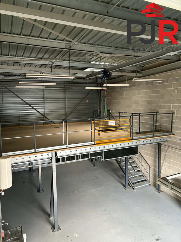 Local d'activités - 350 m²